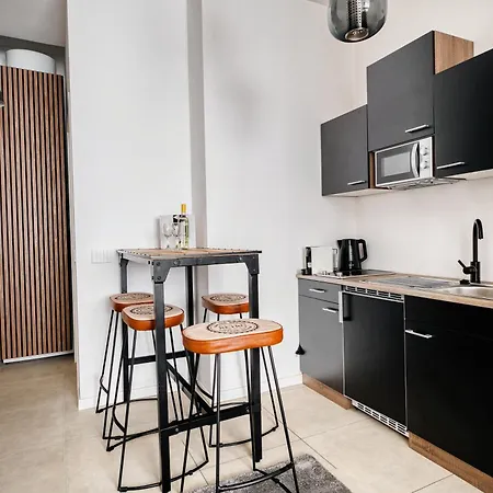 - Duomo & Guastalla District شقة