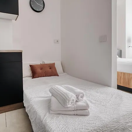 - Duomo & Guastalla District * ميلان