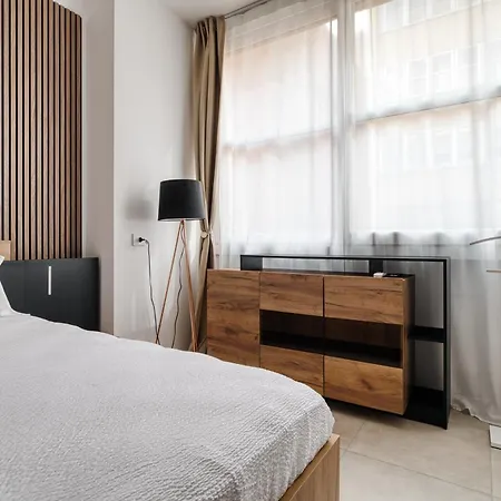 - Duomo & Guastalla District * ميلان